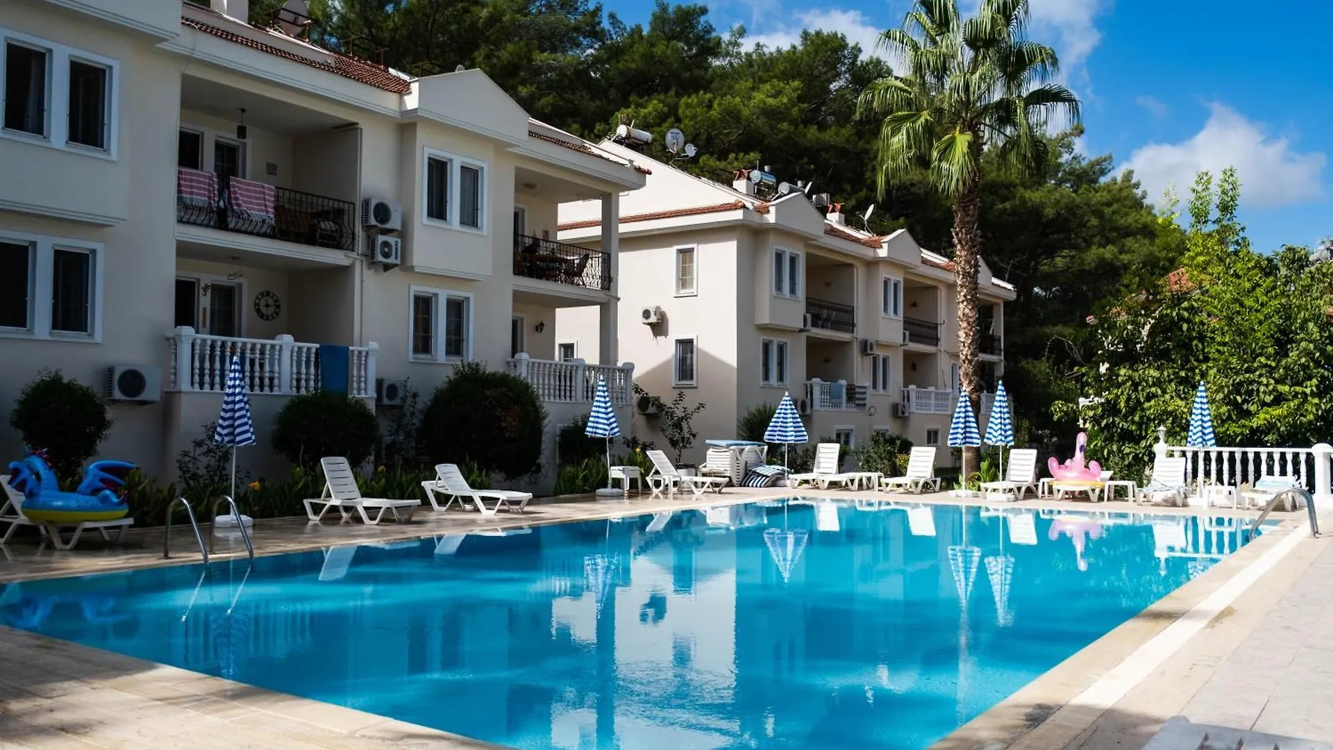 2 Bedroom Modern Apartment By The Forest With Pool Fethiye